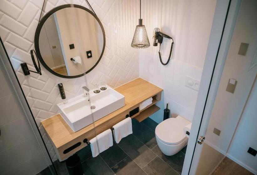 스탠다드 룸, Loom Hotel & Skybar