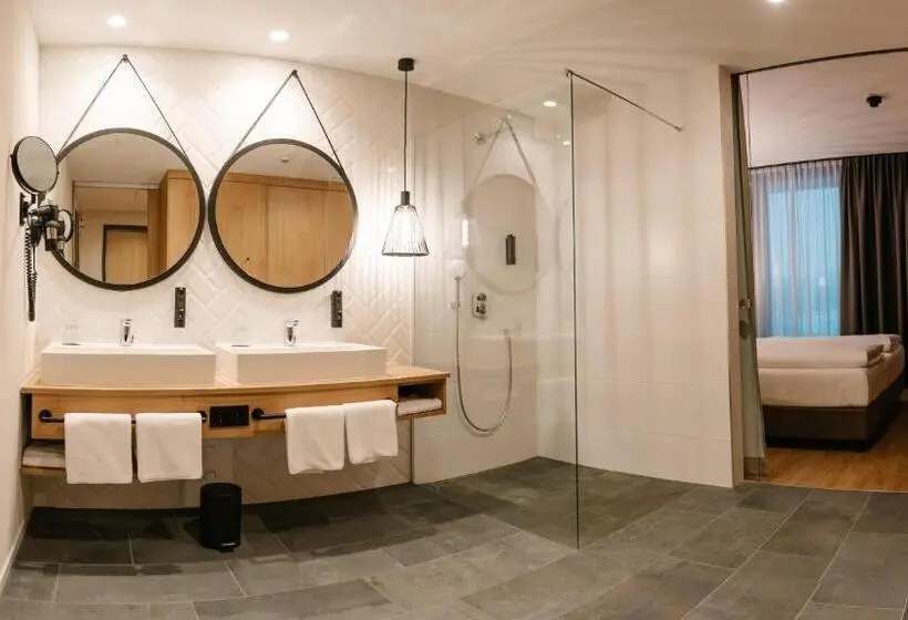 スイート, Loom Hotel & Skybar