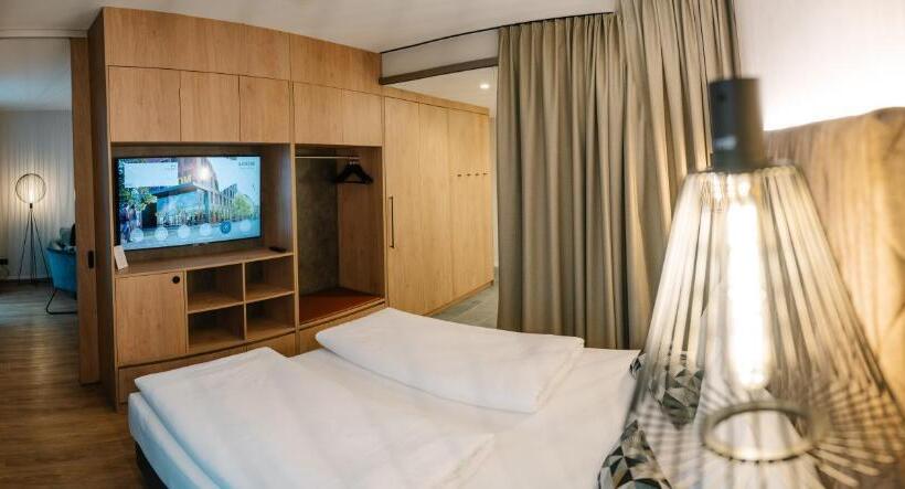 스위트, Loom Hotel & Skybar