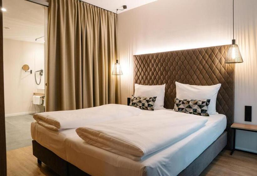 스위트, Loom Hotel & Skybar