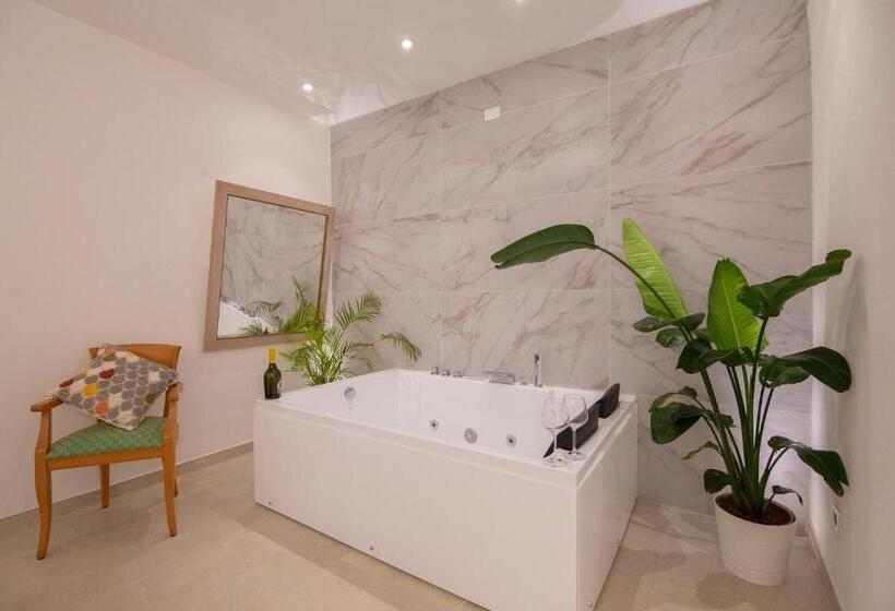 جناح سرير كينج, Tabernabè