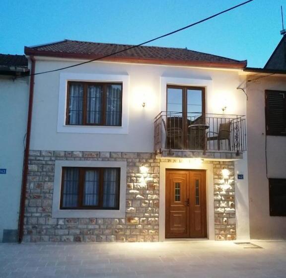 استودیوی لوکس, Vila Mira