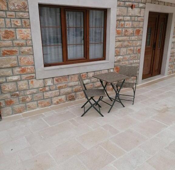 استودیوی لوکس, Vila Mira