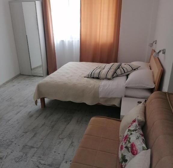 استودیوی لوکس, Vila Mira