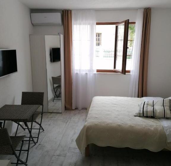 استودیوی لوکس, Vila Mira