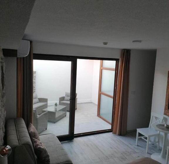 استودیو استاندارد با تراس, Vila Mira
