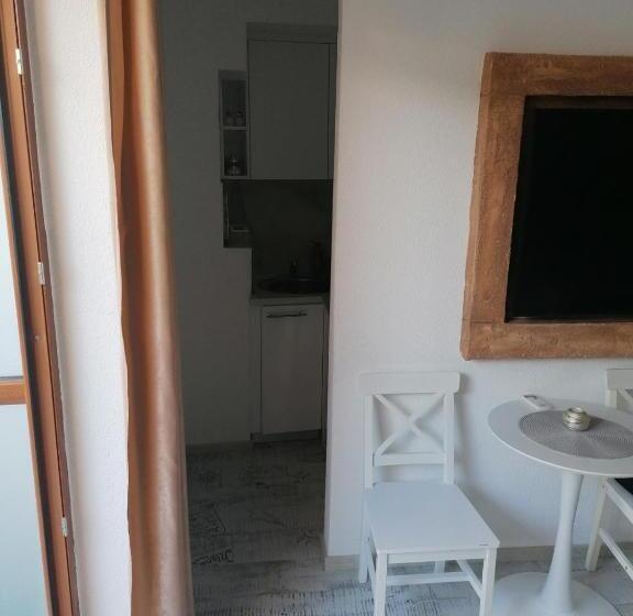 استودیو استاندارد با تراس, Vila Mira