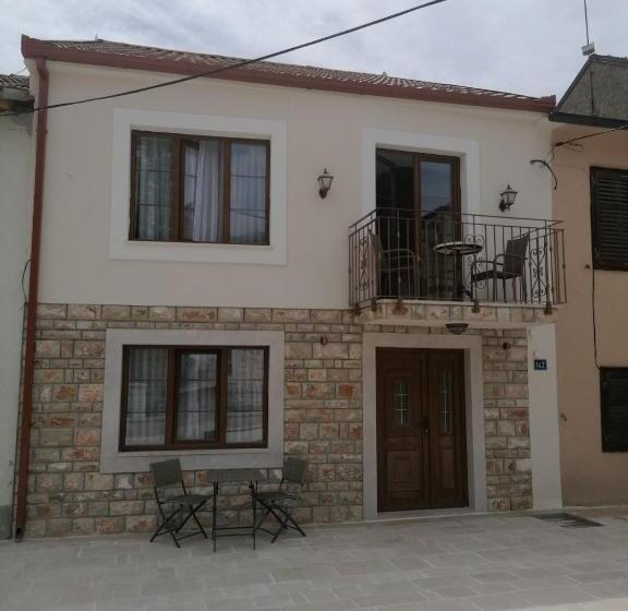 استودیو استاندارد با تراس, Vila Mira