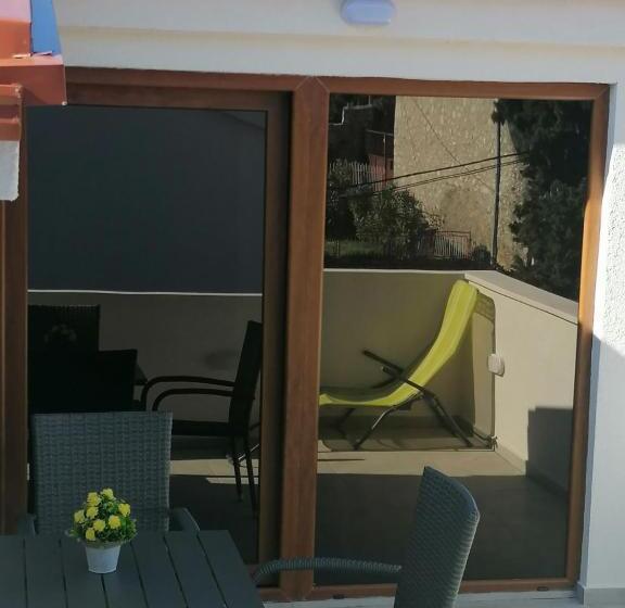 آپارتمان 1 خوابه با تراس, Vila Mira