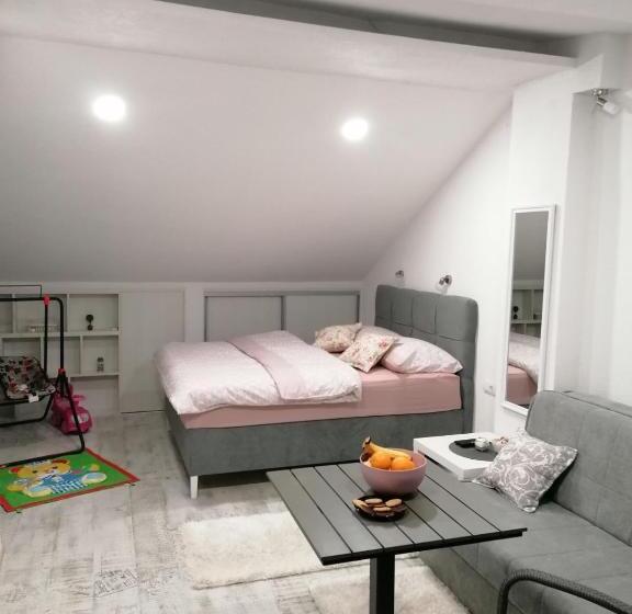 آپارتمان 1 خوابه با تراس, Vila Mira