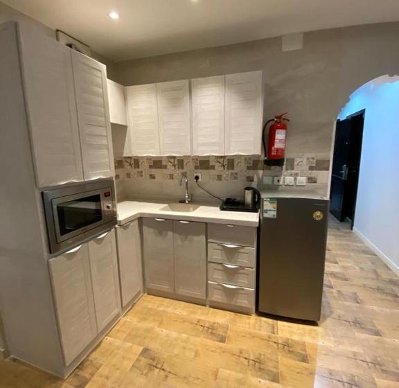 إستوديو قياسى ذو إطلالة, أزد للشقق المخدومة