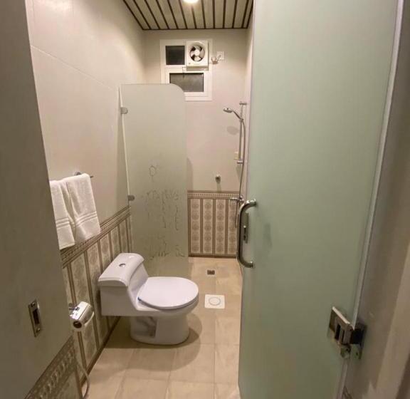 جناح مطلّ علي الجبل, أزد للشقق المخدومة