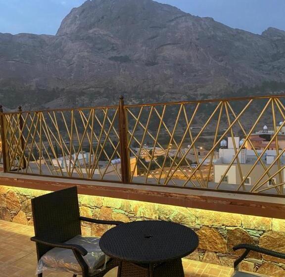 غرفة عائلية مطلّة علي الجبل, أزد للشقق المخدومة