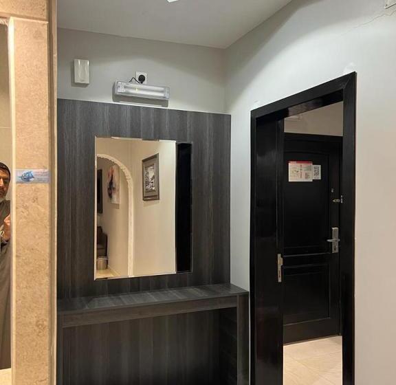 جناح جونيور مطل على الجبل, أزد للشقق المخدومة