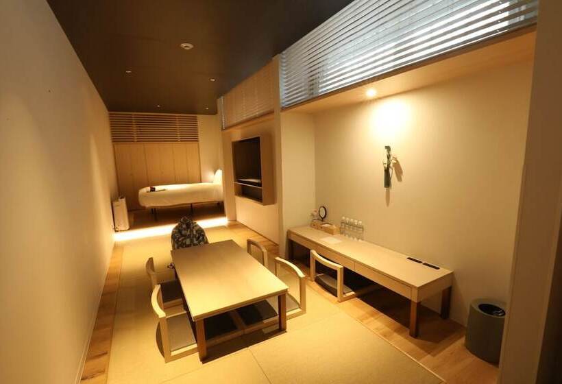 Deluxe Rum, Gen Hotel Kamakura