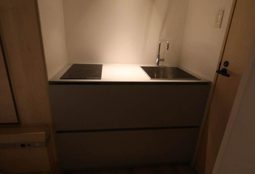 Deluxe Rum, Gen Hotel Kamakura