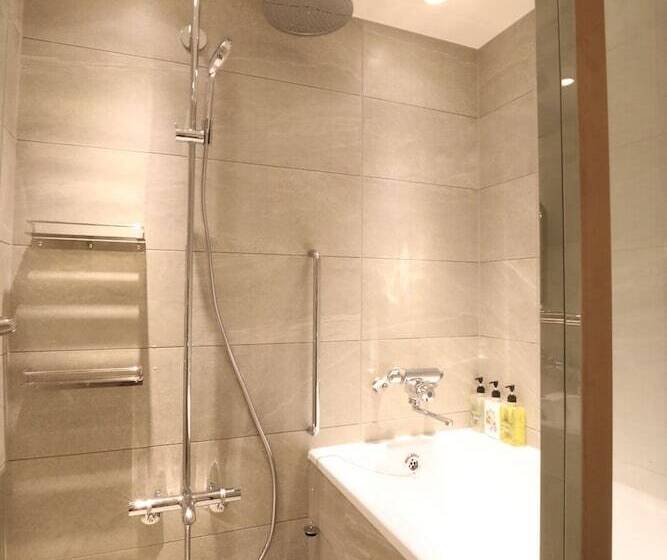 Deluxe Rum, Gen Hotel Kamakura