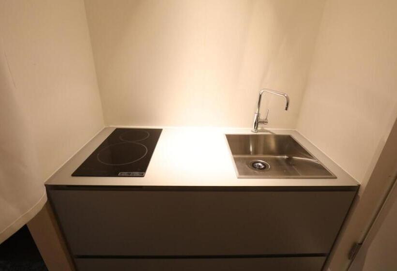 Deluxe Rum, Gen Hotel Kamakura