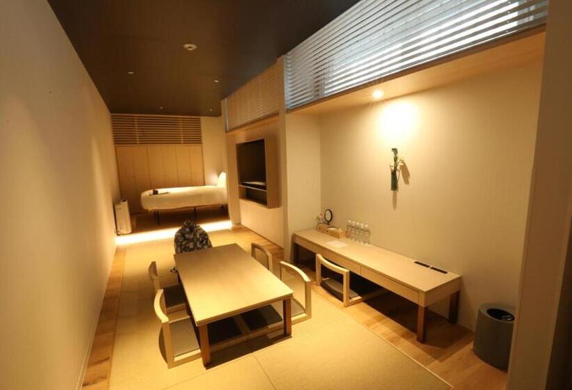 Deluxe Rum, Gen Hotel Kamakura