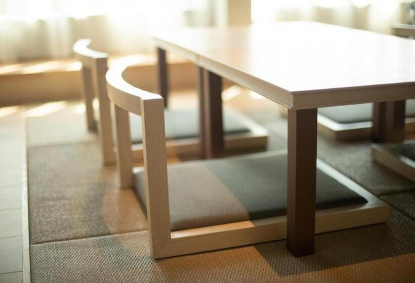 Familjesvit, Gen Hotel Kamakura