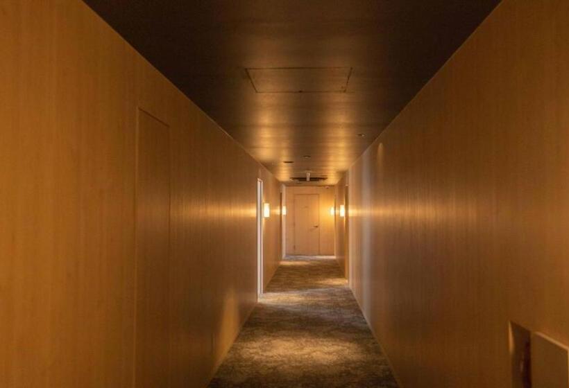 Familjesvit, Gen Hotel Kamakura