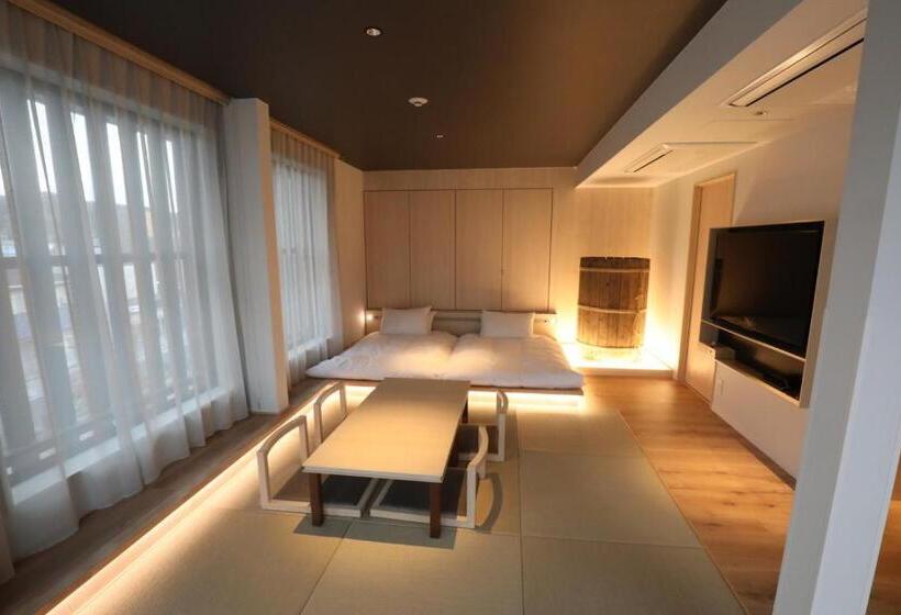 Familjesvit, Gen Hotel Kamakura