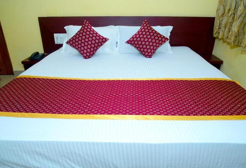 סטודיו דלוקס, Grand Plaza