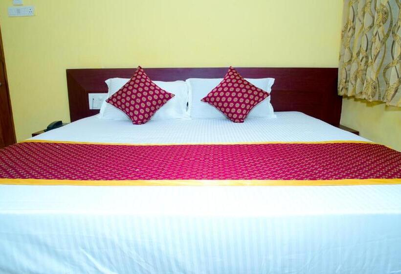 סטודיו דלוקס, Grand Plaza