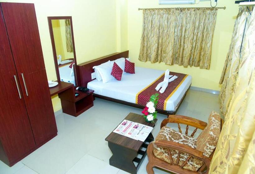 סטודיו דלוקס, Grand Plaza