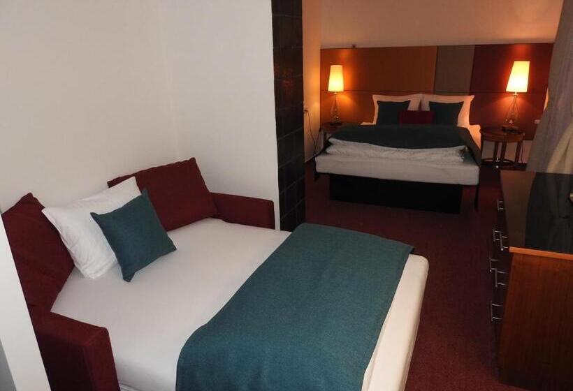 غرفة ديلوكس رباعية, Maxmillian Pension & Restaurant