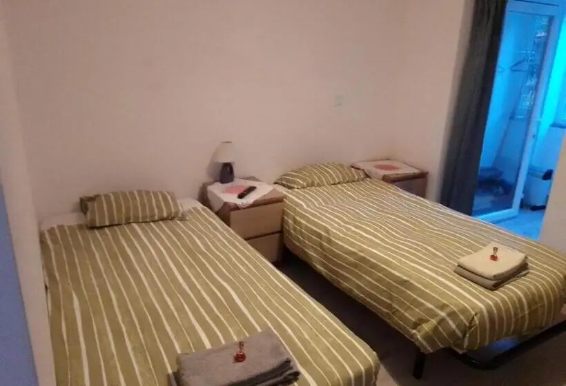 スタンダードトリプルルーム, Guesthouse Marialva Park