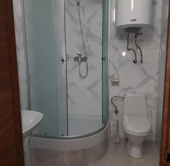 Standard Kolmen Hengen Huone, готель біля фонтану