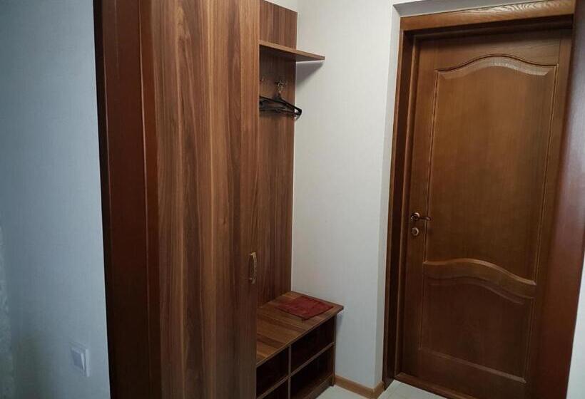 اتاق خانوادگی, готель біля фонтану