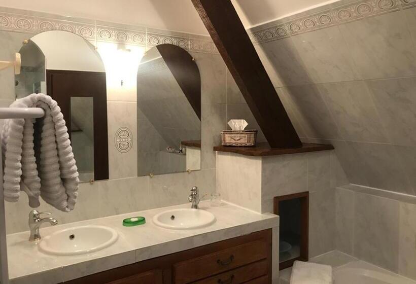 デラックスルーム, Le Vieux Château De Hommes