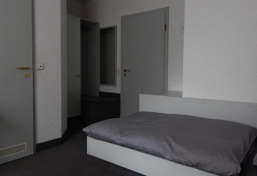 スタンダードシングルルーム, Carle