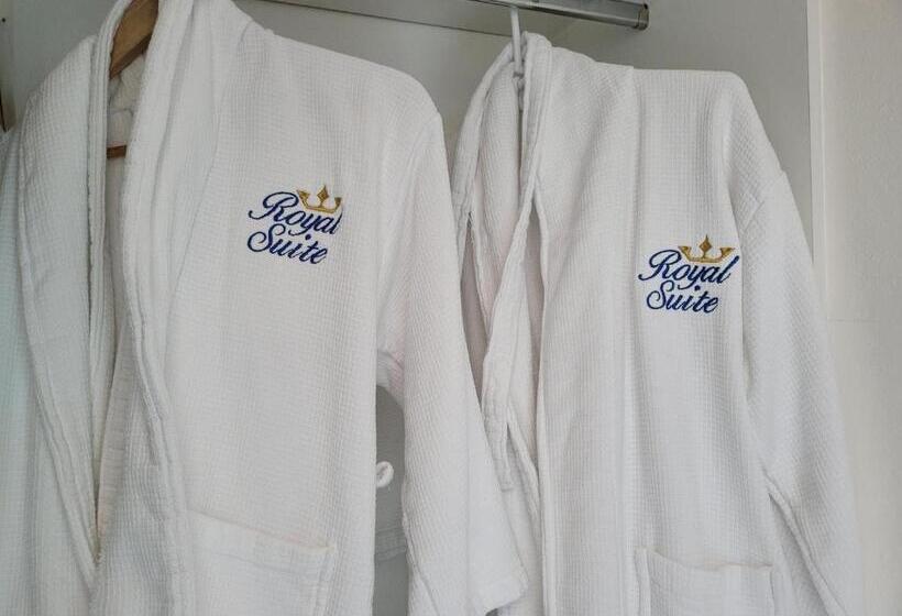 سوئیت با تخت بزرگ, Casaenjoysamana