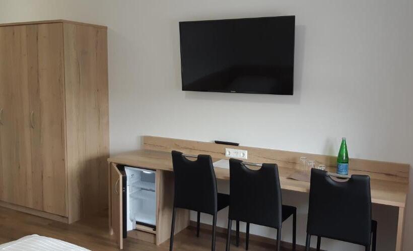 标准三人间, Rimo