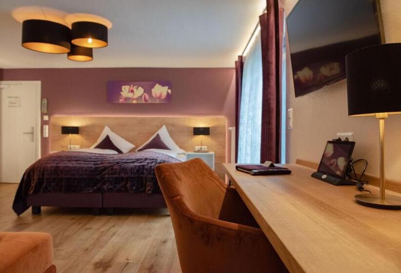 غرفة قياسية مزوَّدة بشُرفة, Boutique   Hotel Zum Schloss