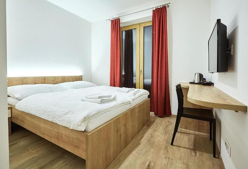 חדר דלוקס עם מרפסת, Penzion U Zámku