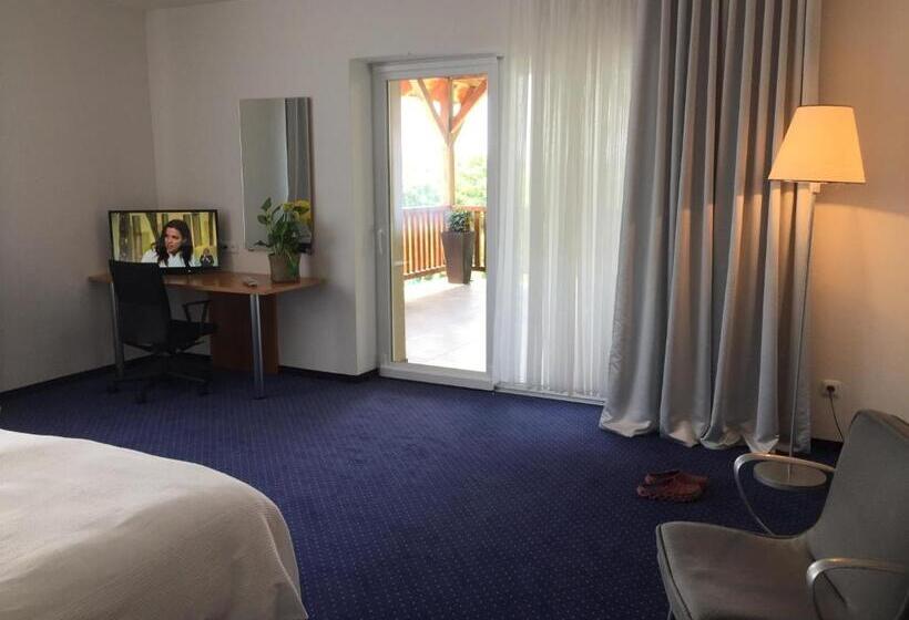 Номер Deluxe с Видом, Dvůr