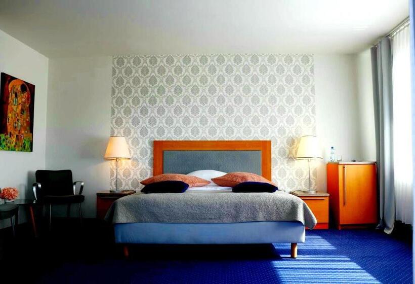 Номер Deluxe с Видом, Dvůr