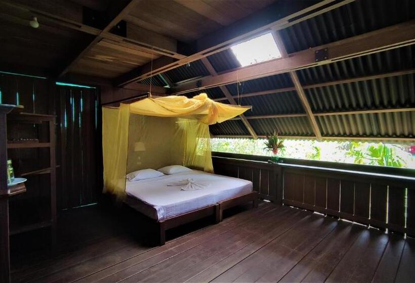 اتاق استاندارد چهار تخته با چشم‌انداز دریا, La Kuka Hotel   Nuquí