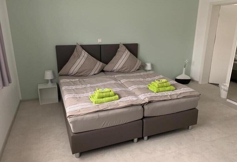 スタンダードルーム, Das Kleine Schwarze