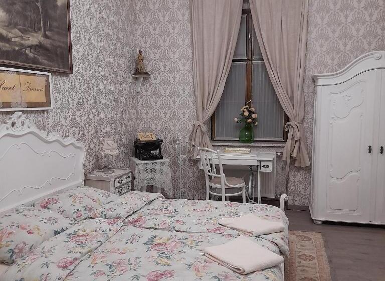 标准三人间, Locomotiv Vendégház