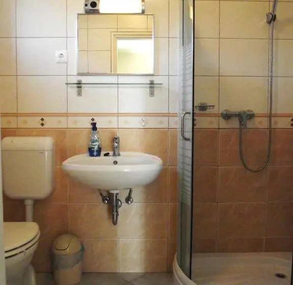 １ベッドルームアパートメント, Radek Vendégház és Apartman