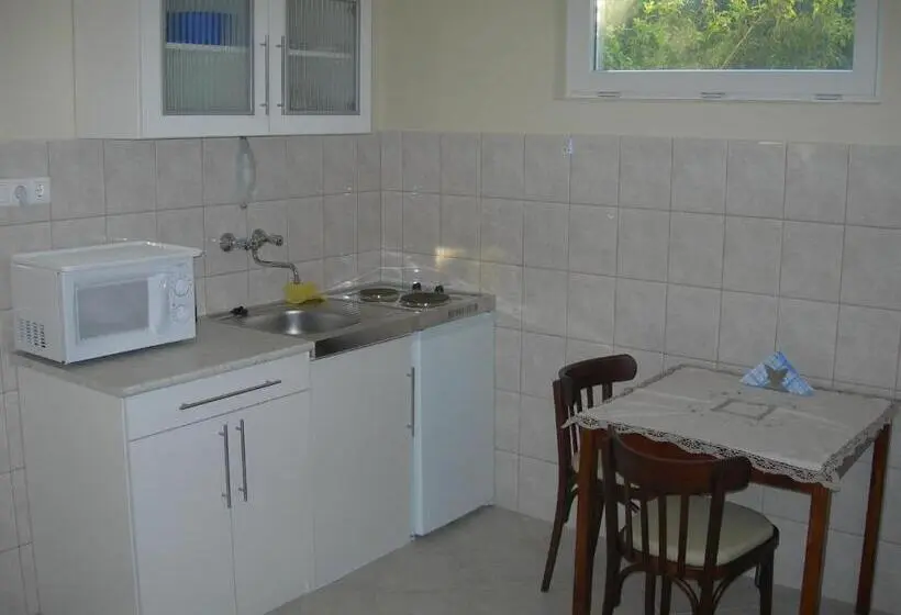 １ベッドルームアパートメント, Radek Vendégház és Apartman