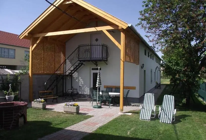 １ベッドルームアパートメント, Radek Vendégház és Apartman