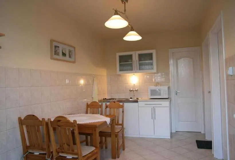 ２ベッドルームアパートメント, Radek Vendégház és Apartman