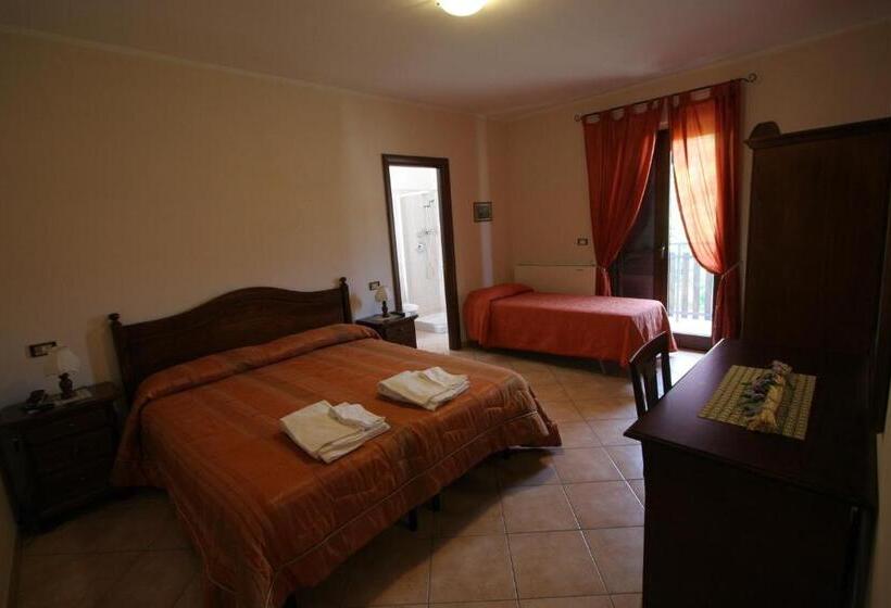 חדר סטנדרט לשלושה, B&b La Tana Dell'orso