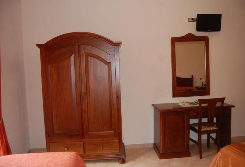 Номер Стандарт Трехместный, B&b La Tana Dell'orso